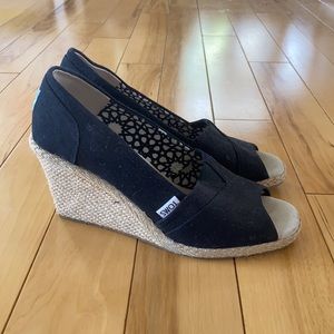 Like new Tom’s espadrille style shoes!